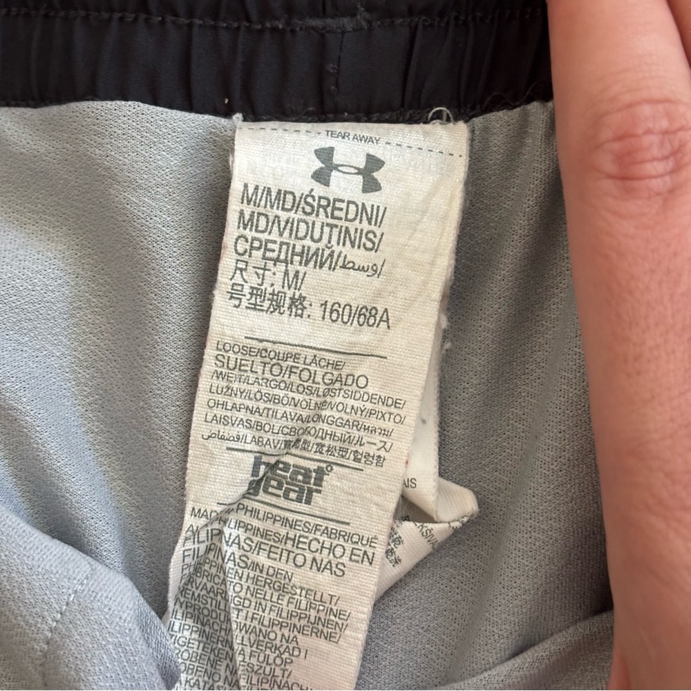 Under Armour Women's Athletic Shorts in Black and Pink / Size medium - Picture 7 of 7